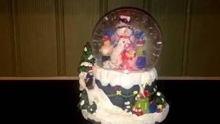 Musical Christmas Snow Globe Festive Music Video - 7 Xmas Songs screenshot 5