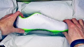 Cristiano Ronaldo Boots: Nike Mercurial Vapor IX 9 Unboxing by freekickerz