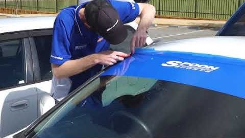 Spoon Windshield Banner Installation