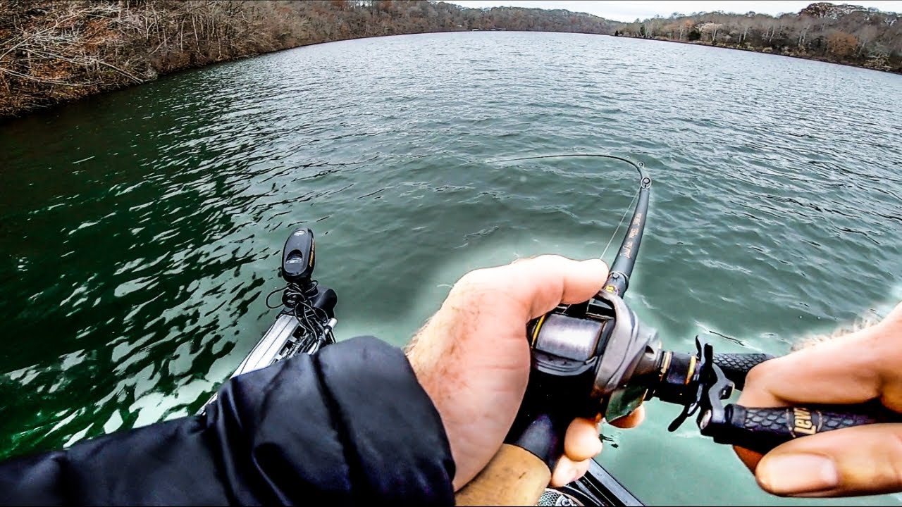 Cold Water Crankbait Fishing for Winter Bass! 