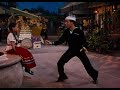 Gene kelly marinero bailando con una niña mexicana (video).