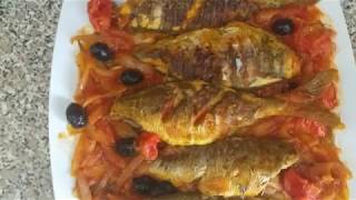 سمك لذيذ جدا مطهو في المقلاة على الطريقة الايطالية
