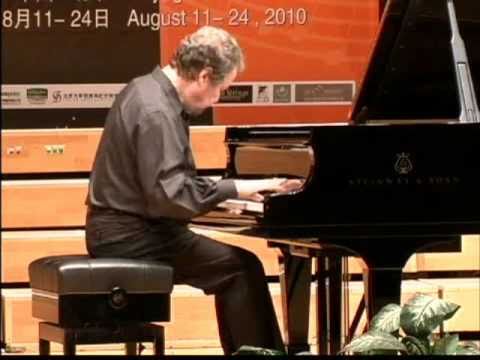 Alexander Braginsky plays Prokofiev Sonata No. 4 (2nd Mov.)