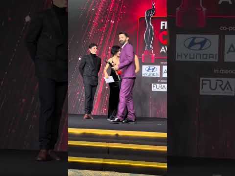 Barun Sobti bags an award at the Filmfare OTT Awards 2023. #FilmfareOTTAwards2023