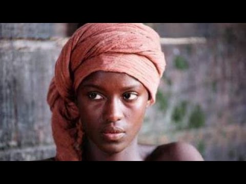 Vidéo: Noyade : personnes sous l'eau. Photographies allégoriques d'Alban Grosdidier