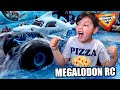 Jugamos con el Megalodon Storm de Spinmaster en el Jardín