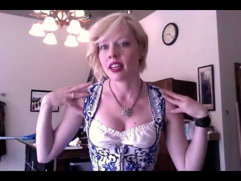 dirndl-dos-and-don'ts---summer-sleeveless-dirndl-blouse