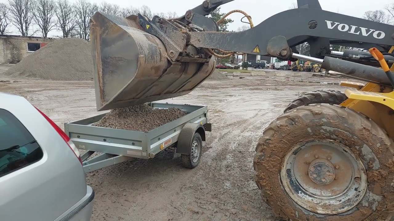 Which load is bigger? Neptun N7-202 trailer & 800 kg gravel