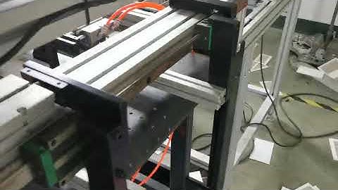 Glue spraying machine for assembling the book covers