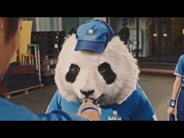 サカイ引越センター新cm公開 まごころパンダvsロボットパンダの行方は 15年ぶり徳井優が登場 仕事きっちり を披露 ライブドアニュース サカイ引越センター新cm公開 まごころパンダvsロボットパンダの行方は 15年ぶり徳井優が登場 仕事きっちり を披露 ライブドアニュース