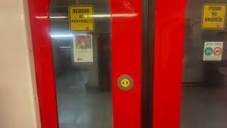 Speciální hlášení v metru:Urychlete výstup a nástup do soupravy