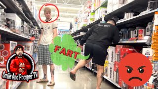 FUNNY FART PRANK AT WALMART 😂