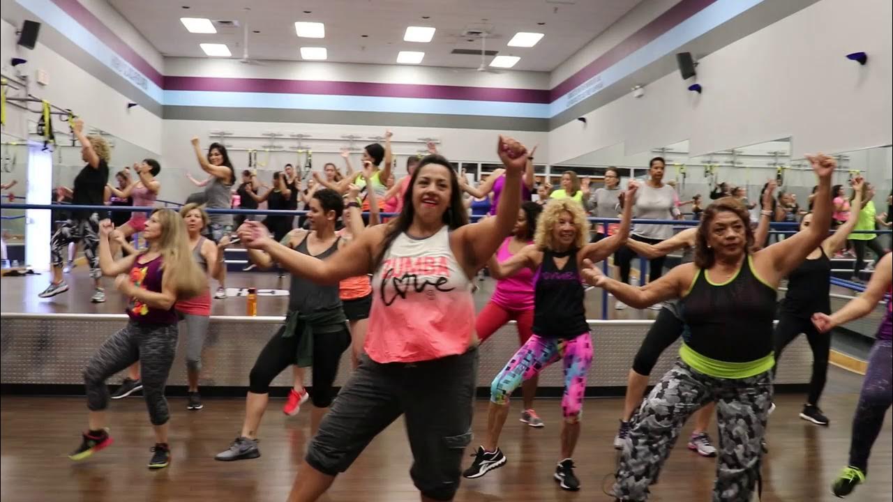 Crunch Fitness Zumba in Carrollwood (Tampa) Florida YouTube