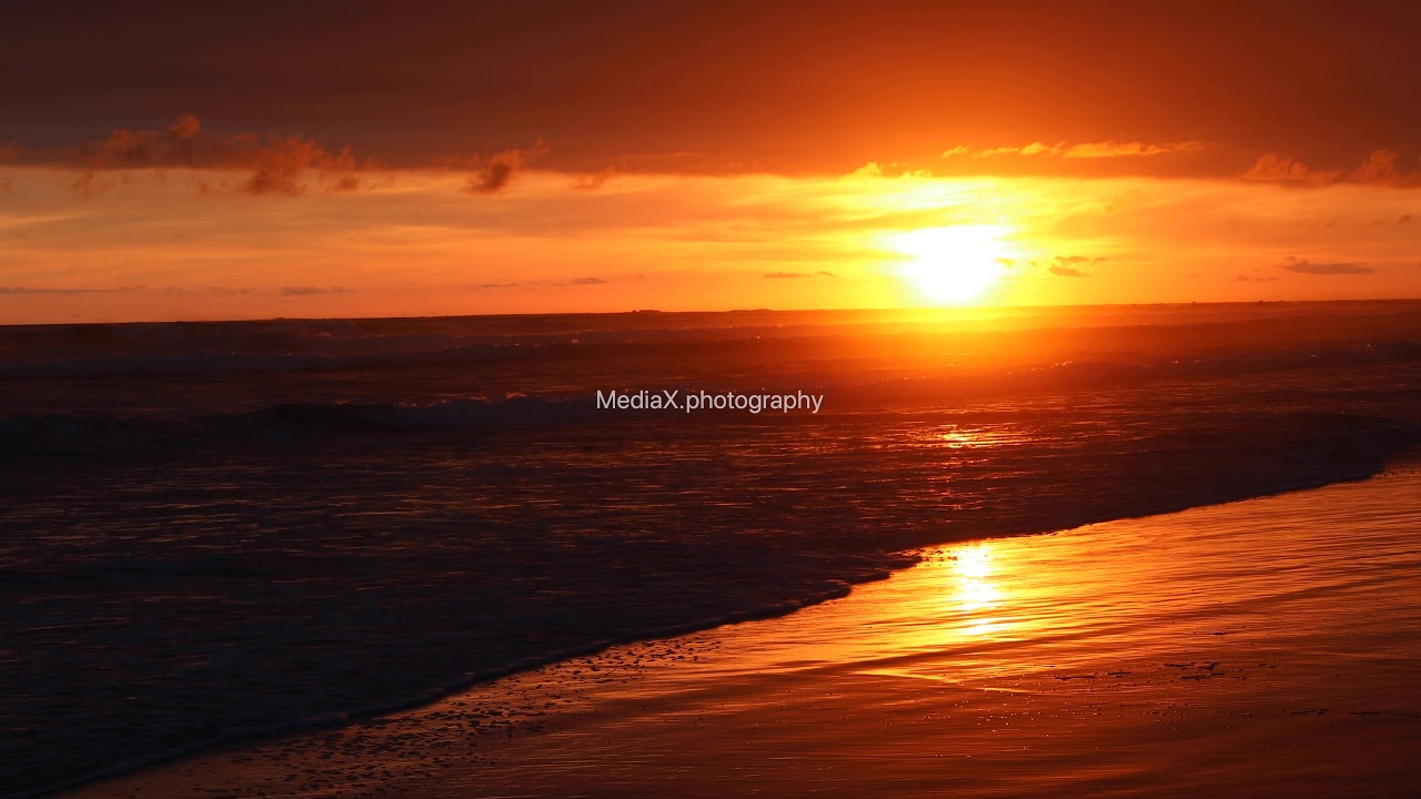 OW031 Sunset with sun rays dancing through waves
