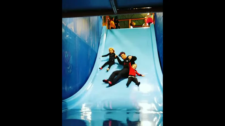 BILLY BEEZ! Big blue slide!