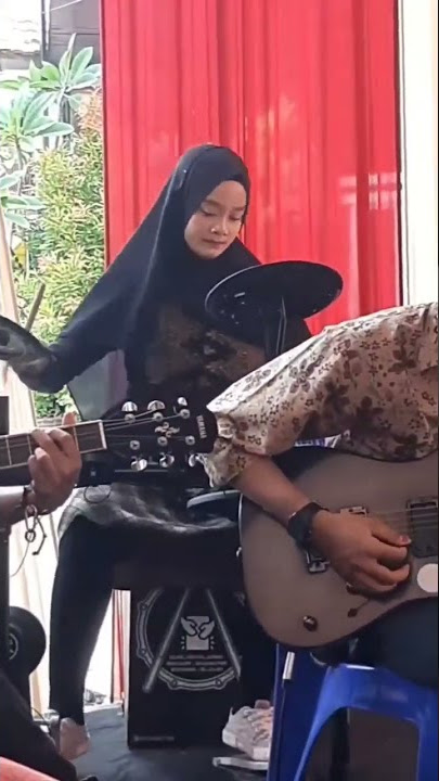 Kereen, drummer berhijab