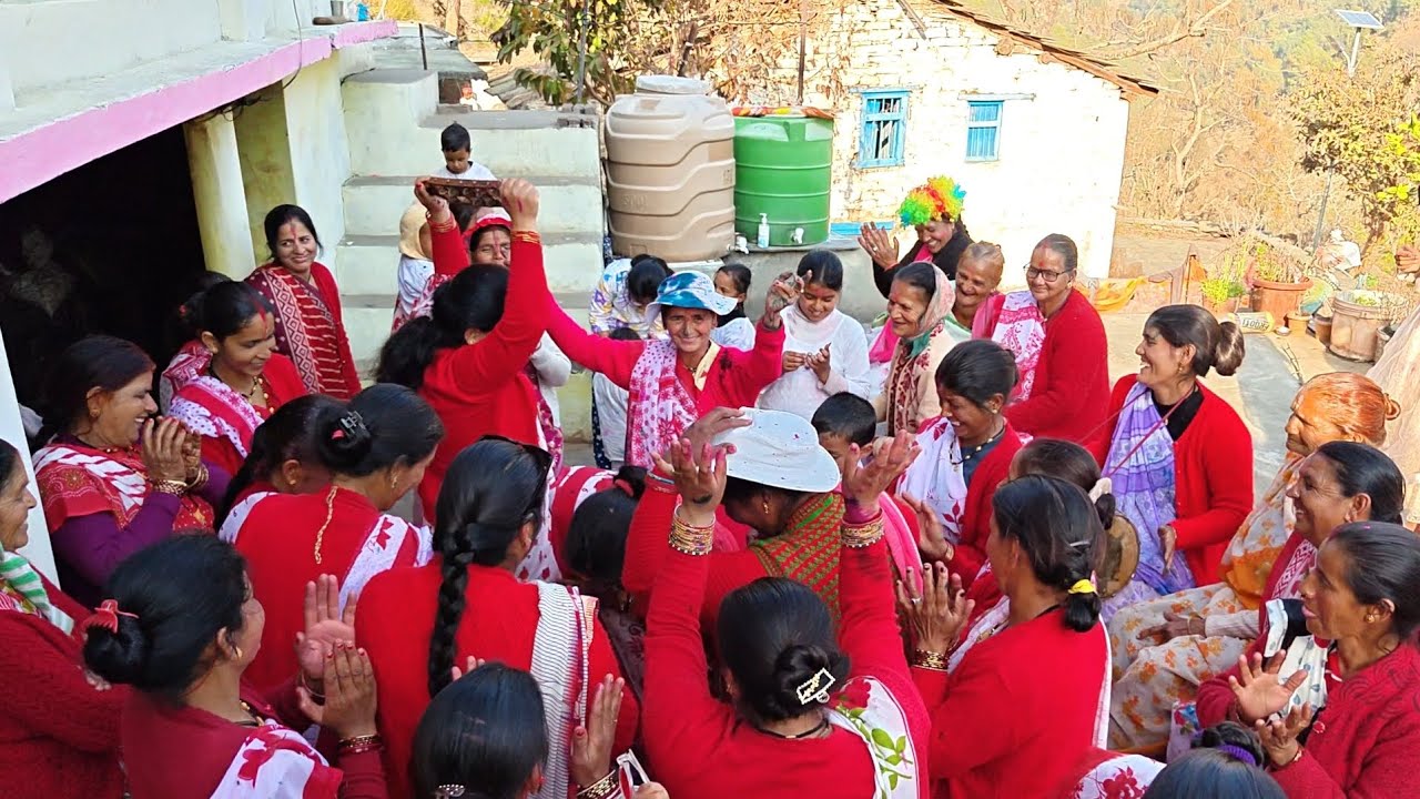 Pahadi Holi Jisme Gaane, Dance, Hasi mjaak Sb milega....