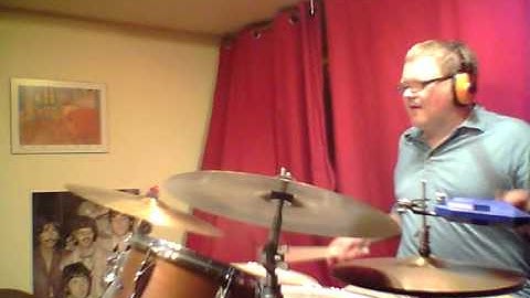 Oska T. on floor tom, filling in 8th notes with clave, half note h.h. and bass drum tumbao