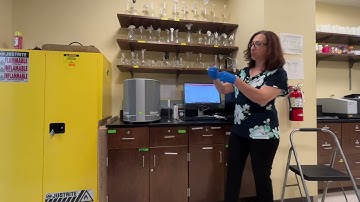 HU Students in Chemistry Lab