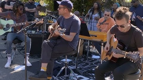 EXCLUSIVE: Gorillaz Street Performance of "Re-Hash"