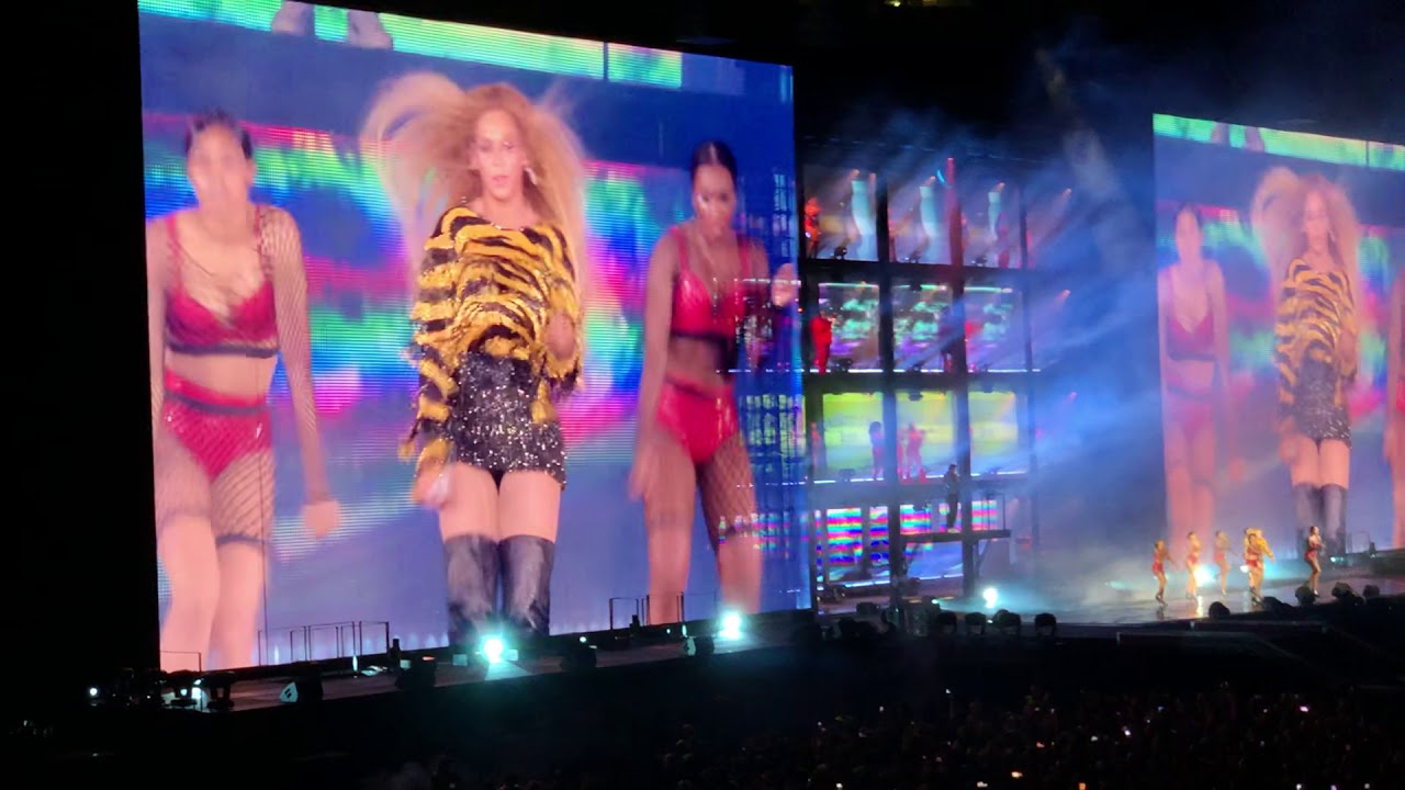 On the Run 2 - Baby Boy/Mi Gente/Bam/Hold Up/Countdown/Sorry - Milan, July 6, 2018