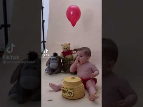 Can you smash it, baby? #shorts #smashcake #cake #cakesmash #cutebaby #baby #cutebabies