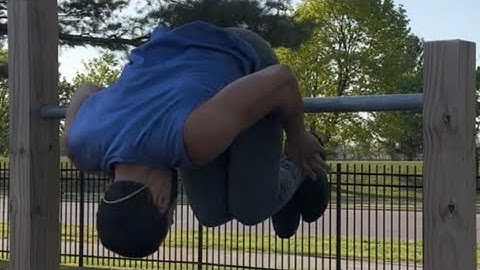 How To Front Roll - Freestyle Calisthenics