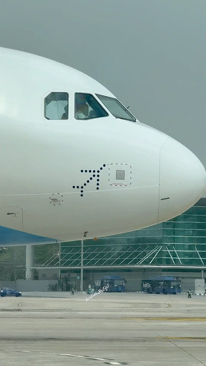 IndiGo Taxiing | AirBus-321 | #shorts #trending #aviation #viralshorts #indigo #airplane #airbus