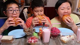 :  , , ! / MUKBANG HAMBURGERS, CHICKEN, CAKE!