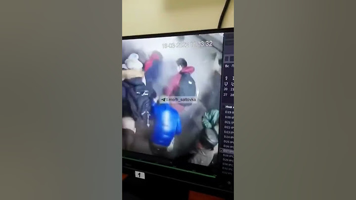 В Харькове людей, которые стояли в очереди в супермаркет прилетел снаряд. Момент попал на видео.