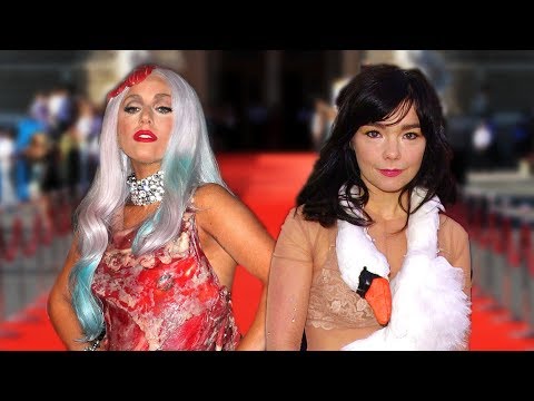 Видео: Выставка самых знаковых костюмов Леди Гага