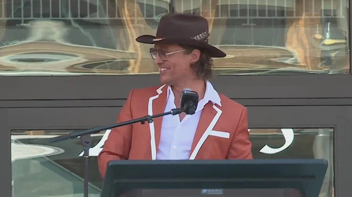 VIDEO: Matthew McConaughey blesses Moody Center wi...
