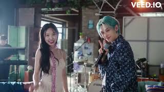 Download Lagu NAYEON  NO PROBLEM Feat  Felix of Stray Kids  (Romanised Lyrics) MP3