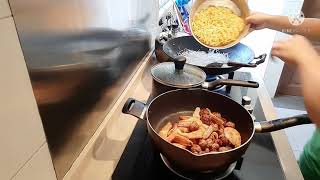 Hokkien Mee with Prawn & Meatballs