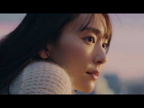 新垣結衣、屋上で黄昏る姿が美しすぎる！無邪気な笑顔にキュンとするメイキング映像も　『アサヒ生ビール 』新TVCM「年末もおつかれ生です」編＆メイキング映像公開