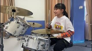 妞妞二十分钟学习的这首歌，打的很棒，很阳光