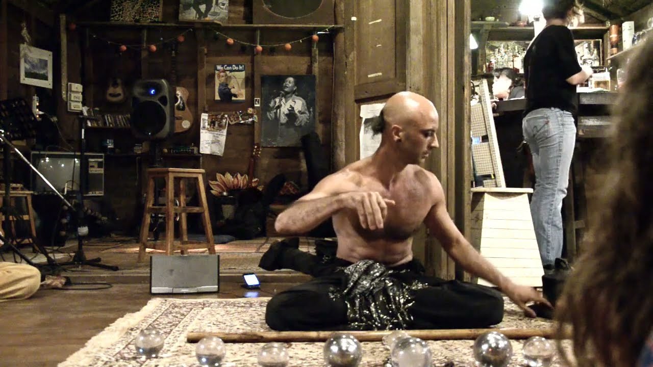 Kristian Jyoti   Demon Magician Performance Levitation Yoga Change Eyes juggling
