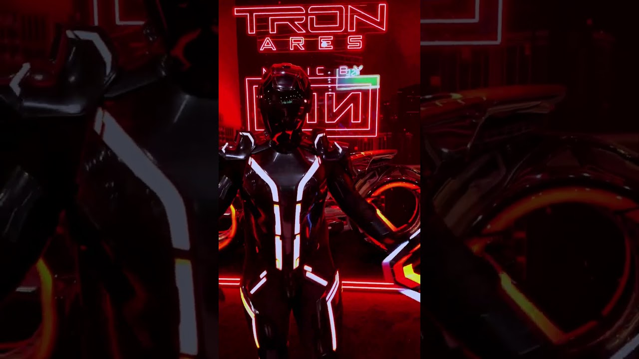 Tron: Ares cosplay at San Diego Comic Con - #shorts #tron #tronlegacy #tronares #troncosplay #disney