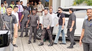 Salman Khan With High Security Spotted At Private Airport || Bollywood Mastiz