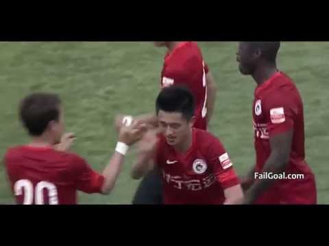 Funny! A free kick it quickly Goalkeeper was in the water Liaoning Whowin VS Chongqing Lifan