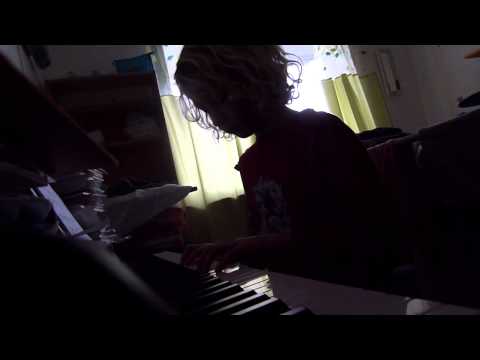 Flo am Klavier