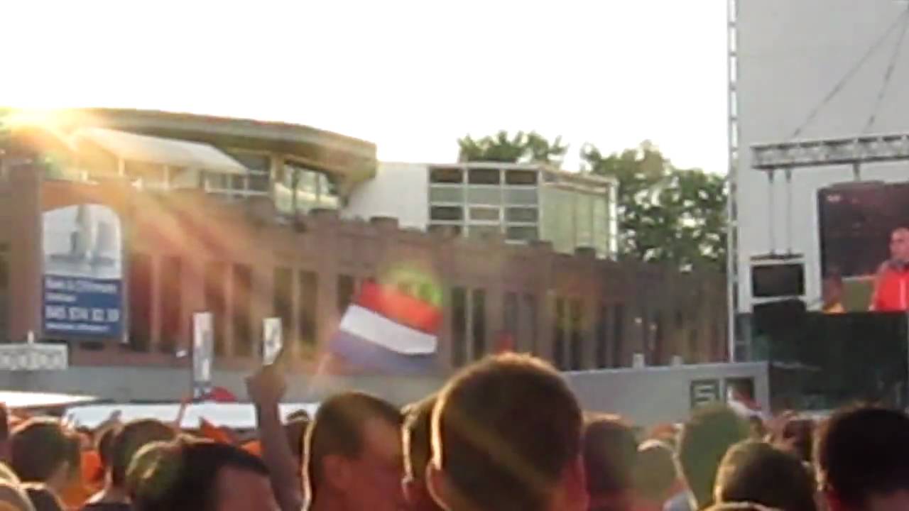 Pancratiusplein Heerlen - Wilhelmus WK Finale 2010 NL - Spanje