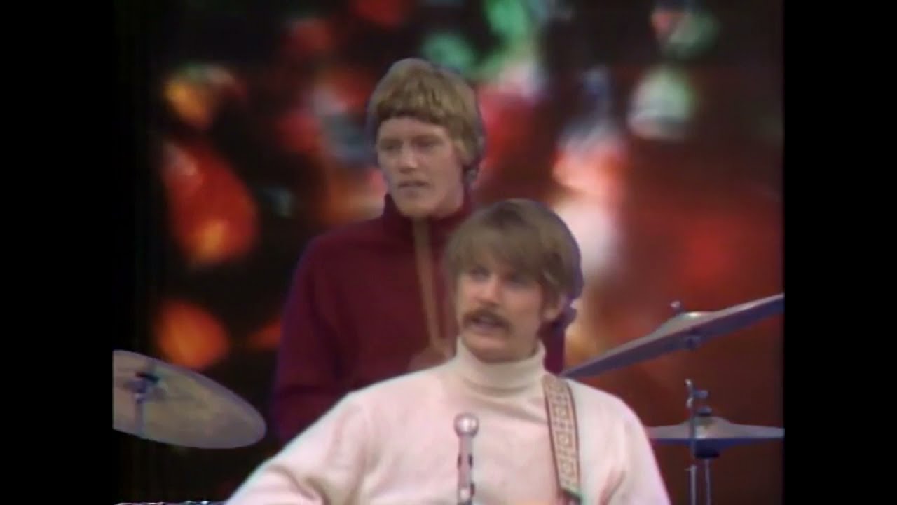 The Byrds - Mr Spaceman (1967) - YouTube