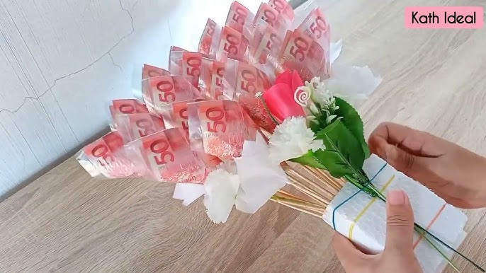 Money bouquet quick tutorial. 💵💐 #graduationgiftideas #tutorial #mon, Graduation Gift Ideas