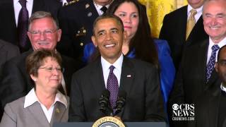 Obama calls out ringing phone during immigration speech