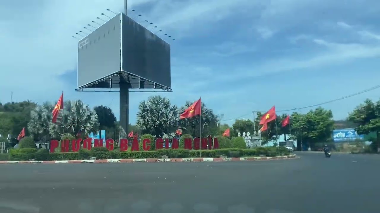 Về quê, ăn Tết, con đường quê nhiều thương nhớ 