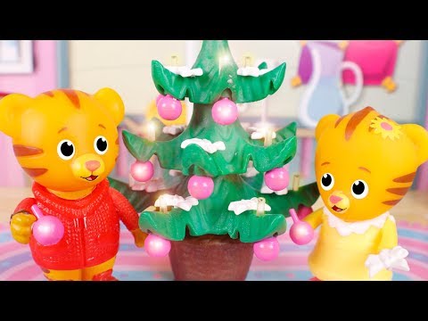 Daniel Tiger´s Toys 🐯 We put the Christmas tree 😀🌲🎅