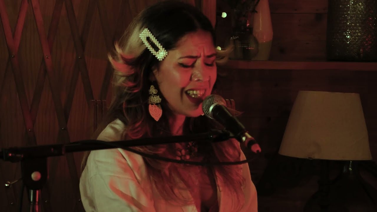 Mallou -Ahí ven o Maio- (Luís Emilio Batallán/Curros Enríquez)