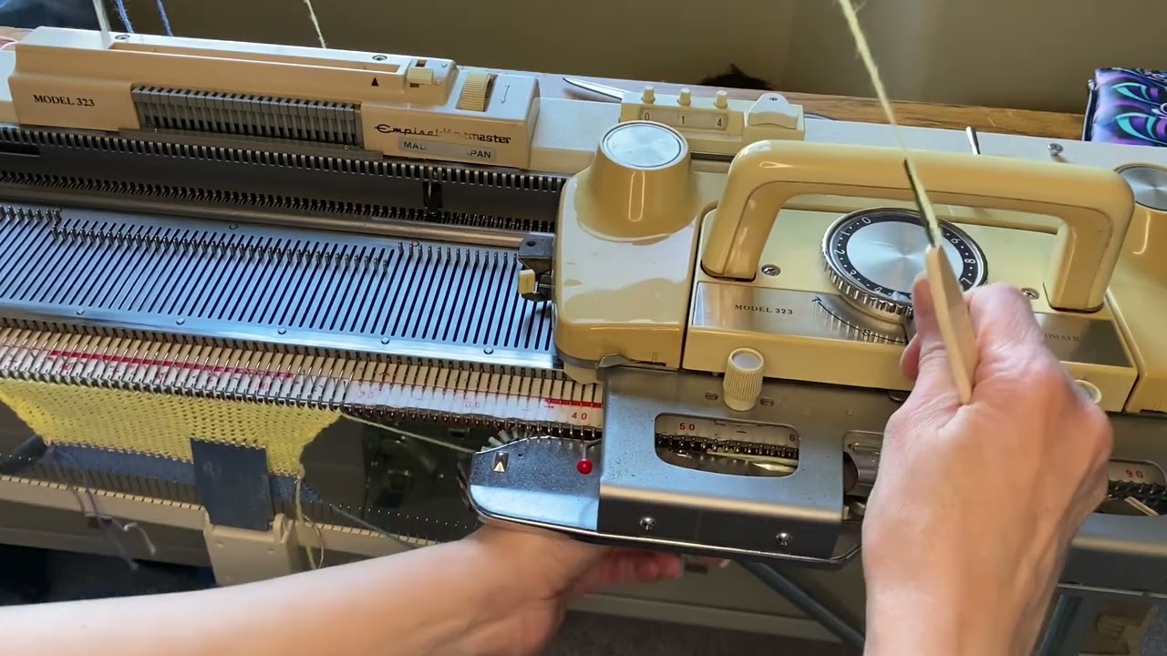 Tutorial machine knitted chick chicken Easter standard gauge metal bed knitting