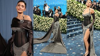 Kylie Jenner Struggling To Remove The Shoes Off Her Feet While Glued Met Gala 2025 Kylie Jenner